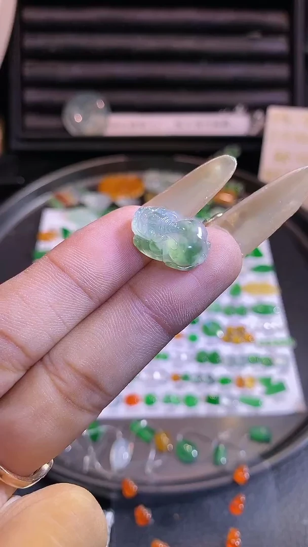 翡翠挂件未镶嵌貔貅