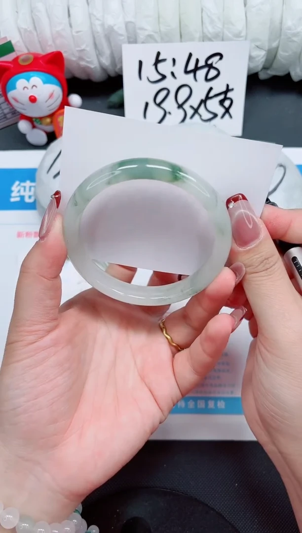 【闪购商品】石英质玉手镯未镶嵌39