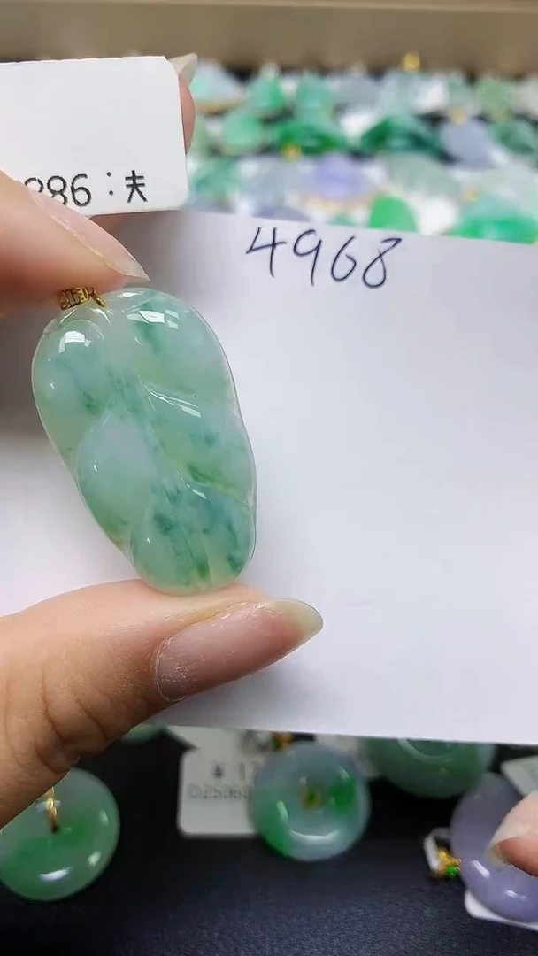 翡翠18K金镶嵌颈饰天然缅甸翡翠A货