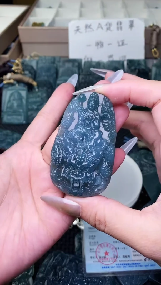 颈饰未镶嵌翡翠