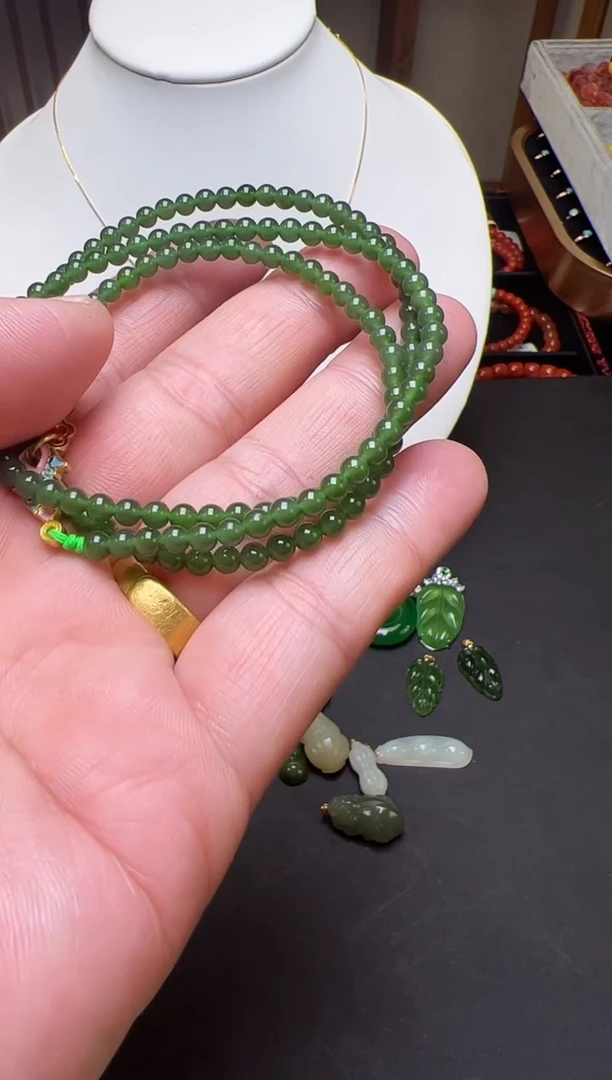 颈饰未镶嵌和田玉…**儿和田碧玉长链