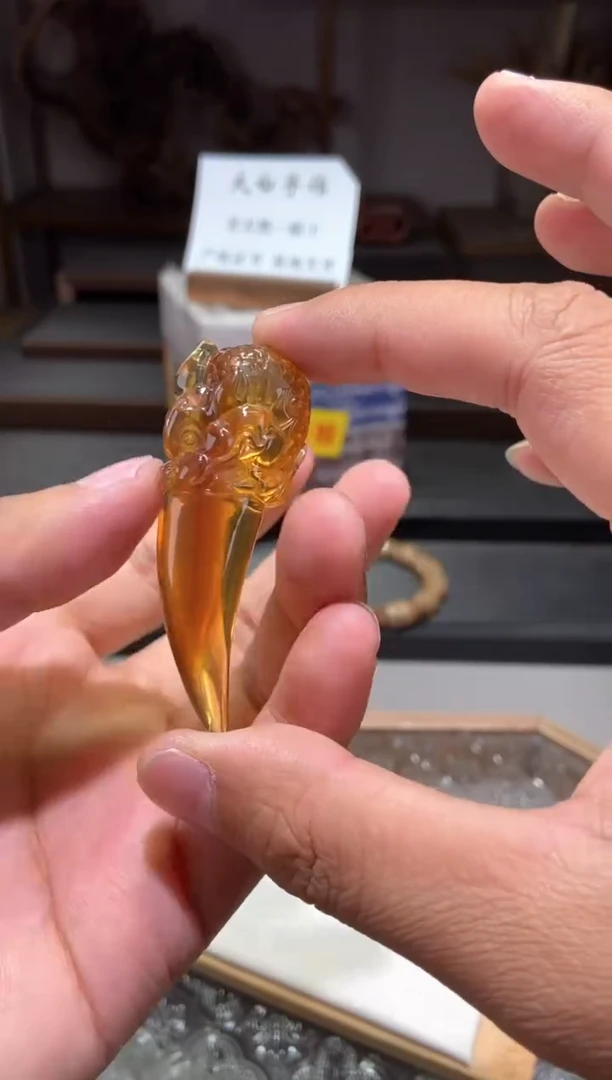 琥珀颈饰未镶嵌龙牙