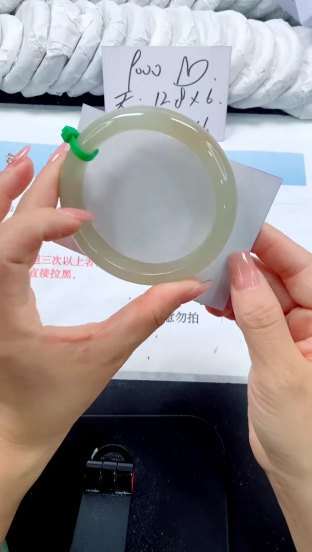 未镶嵌手镯石英质玉127-62.4