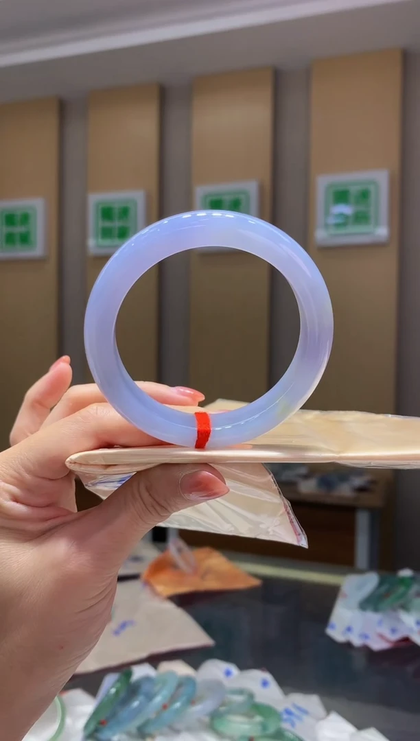 翡翠手镯未镶嵌-Q132圈口55.8*11.4*8.5