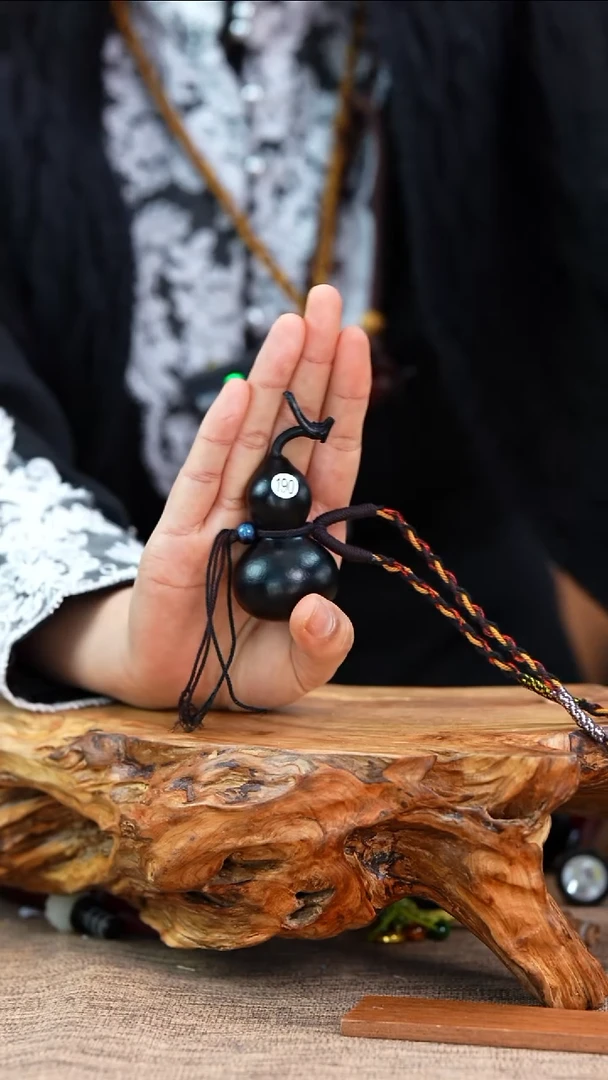 【闪购商品】190—光岳葫天然脖挂车挂大漆手捻小葫芦