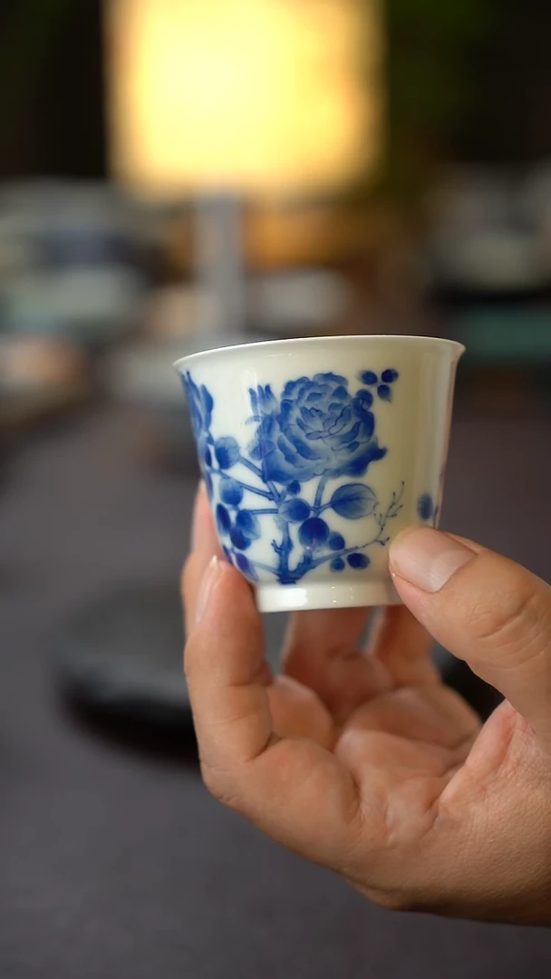 景德镇全手工手绘青花玫瑰直口主人杯
