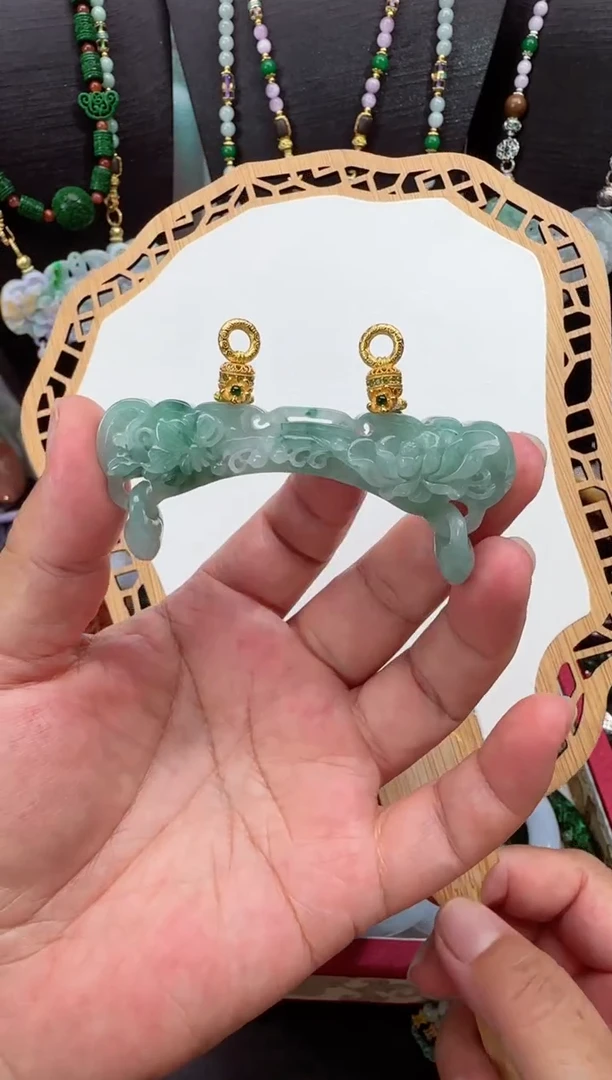 颈饰未镶嵌翡翠吊坠