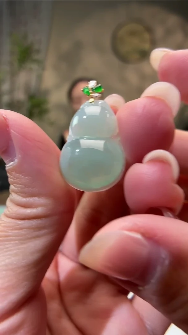 吊坠(不含链)18K金镶嵌翡翠葫芦