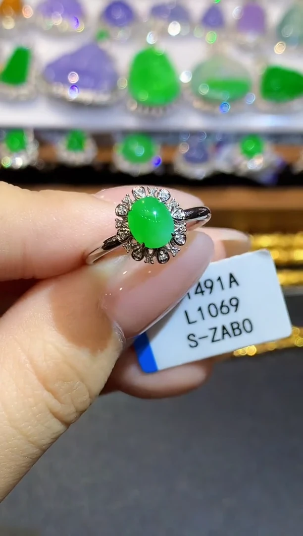 18K金镶嵌戒指翡翠L1069多样性发其一