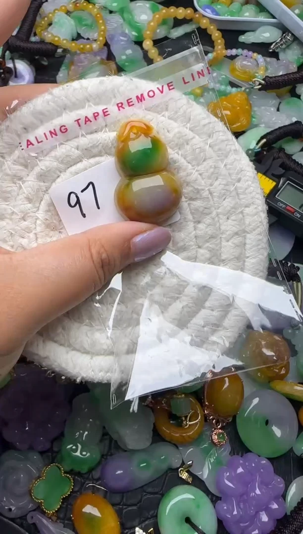 颈饰未镶嵌翡翠缅甸翡翠吊坠