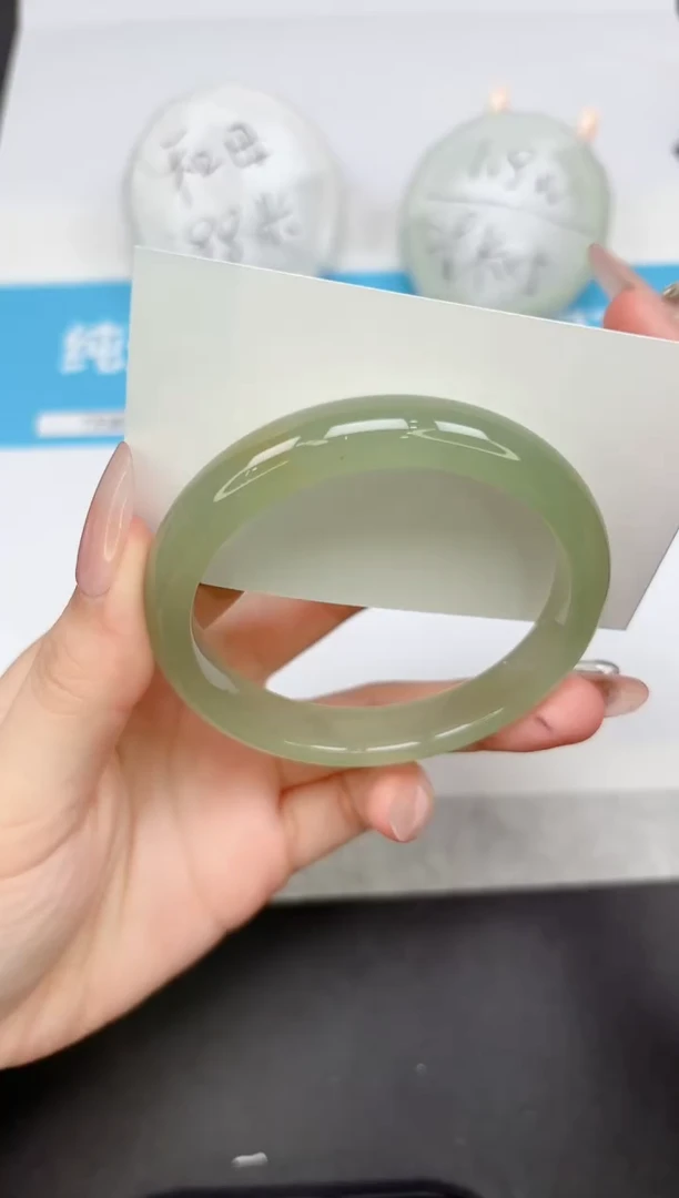 【闪购商品】石英质玉手镯未镶嵌74-59.2