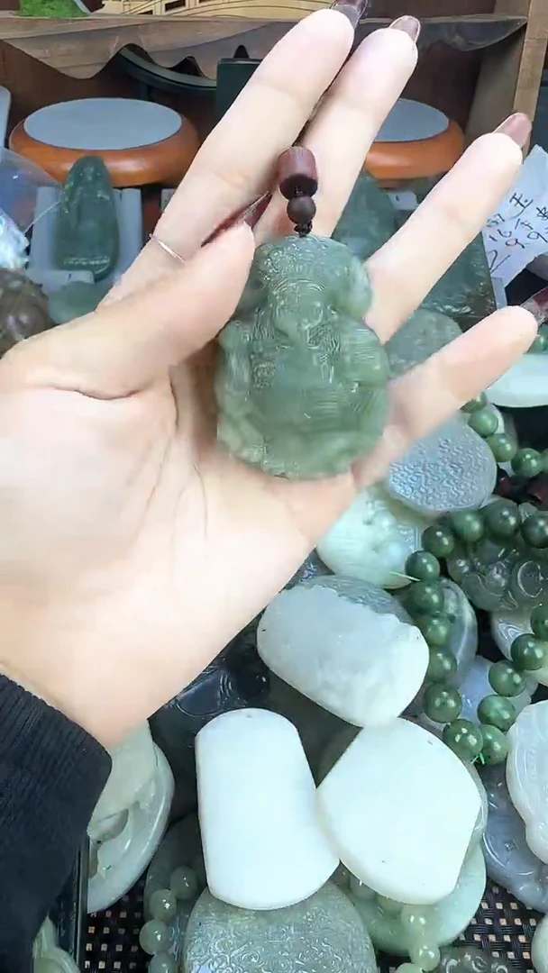 颈饰未镶嵌和田玉1