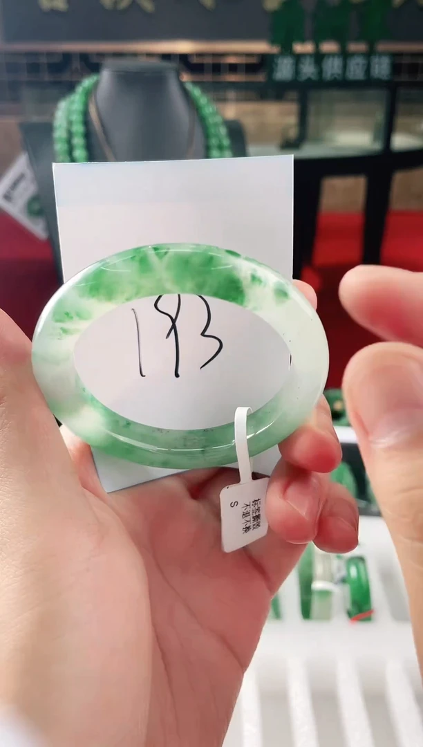 未镶嵌手镯石英质玉（非洲翠）微瑕介意勿拍
