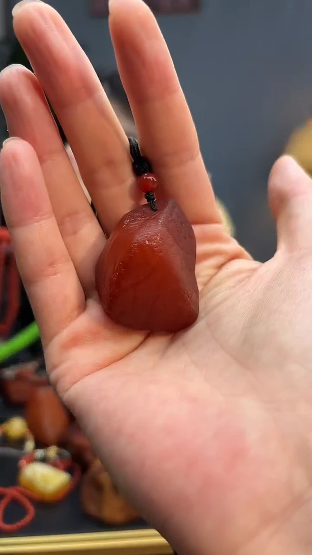 未镶嵌颈饰琥珀吊坠