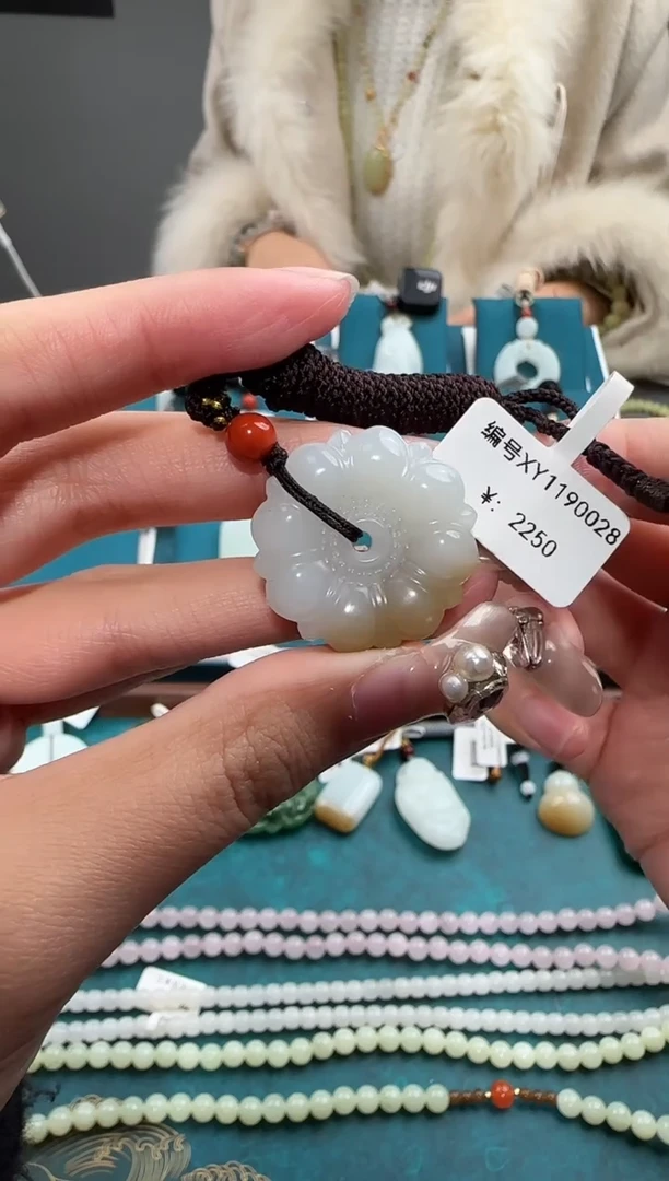 颈饰未镶嵌和田玉吊坠XY