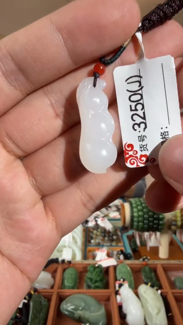 颈饰未镶嵌和田玉J