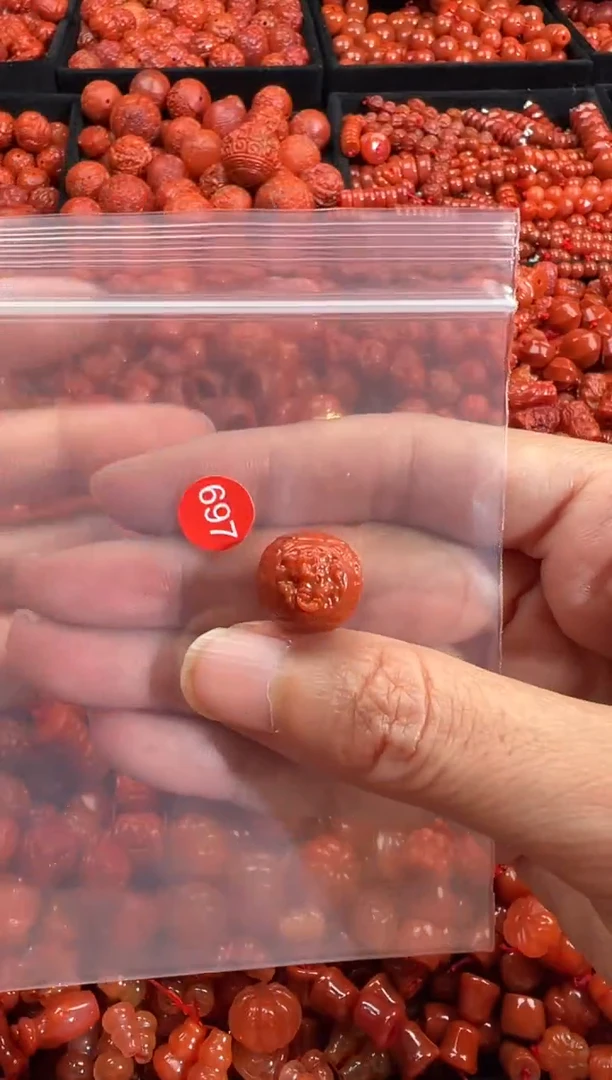 南红玛瑙未镶嵌颈饰1