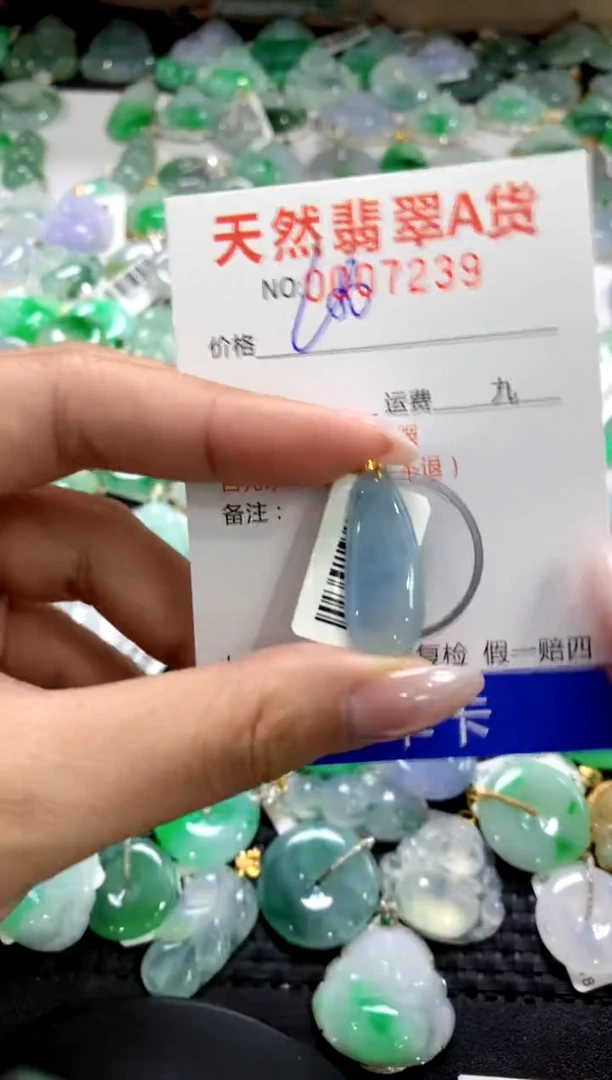 颈饰18K金镶嵌翡翠1111111111111111