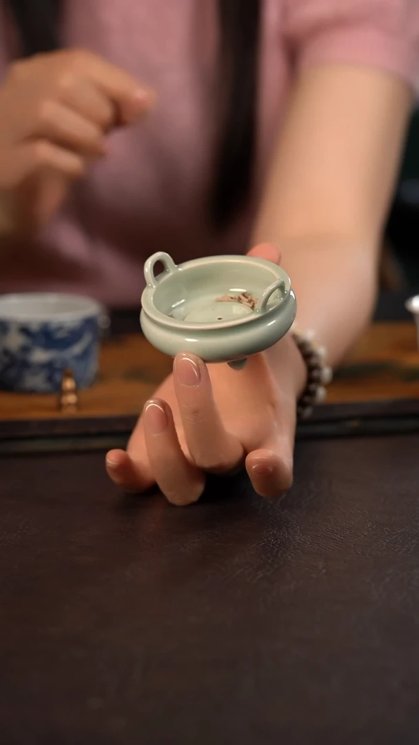 云霞珍藏豆青釉香炉 大号