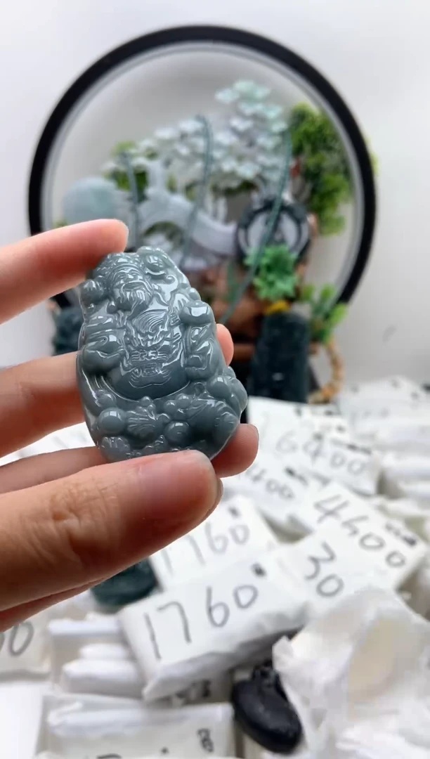 翡翠未镶嵌颈饰财神【品质一般能接受再拍】