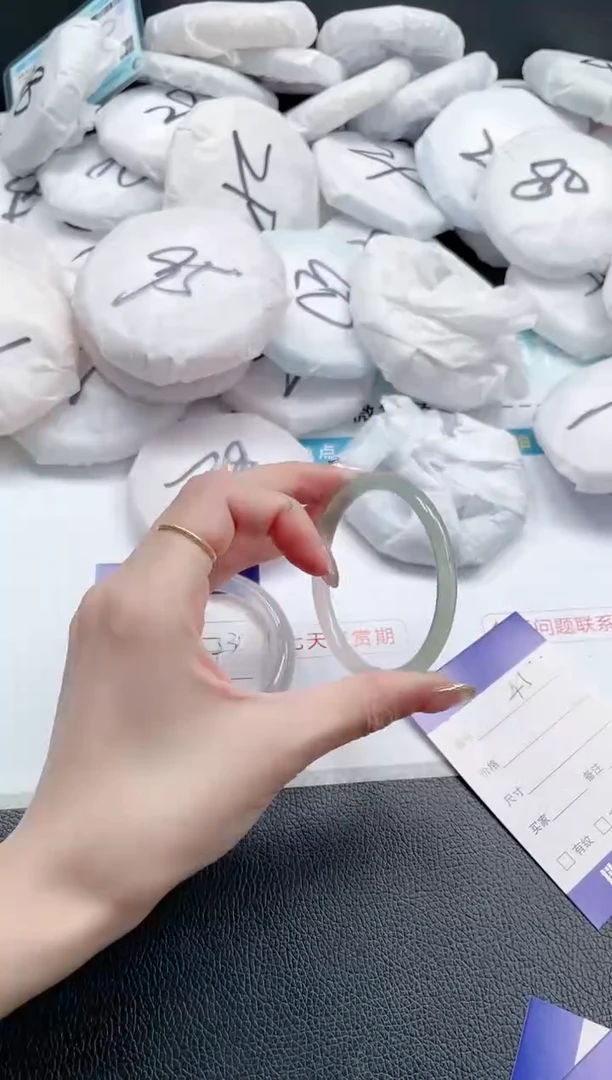 【闪购商品】石英质玉手镯未镶嵌18J45-54