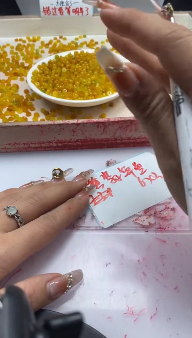 【闪购商品】翡翠颈饰未镶嵌w1491黄翡隔片6*3mm*30颗