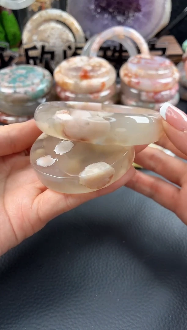 未镶嵌手镯（圆镯）石英质玉60