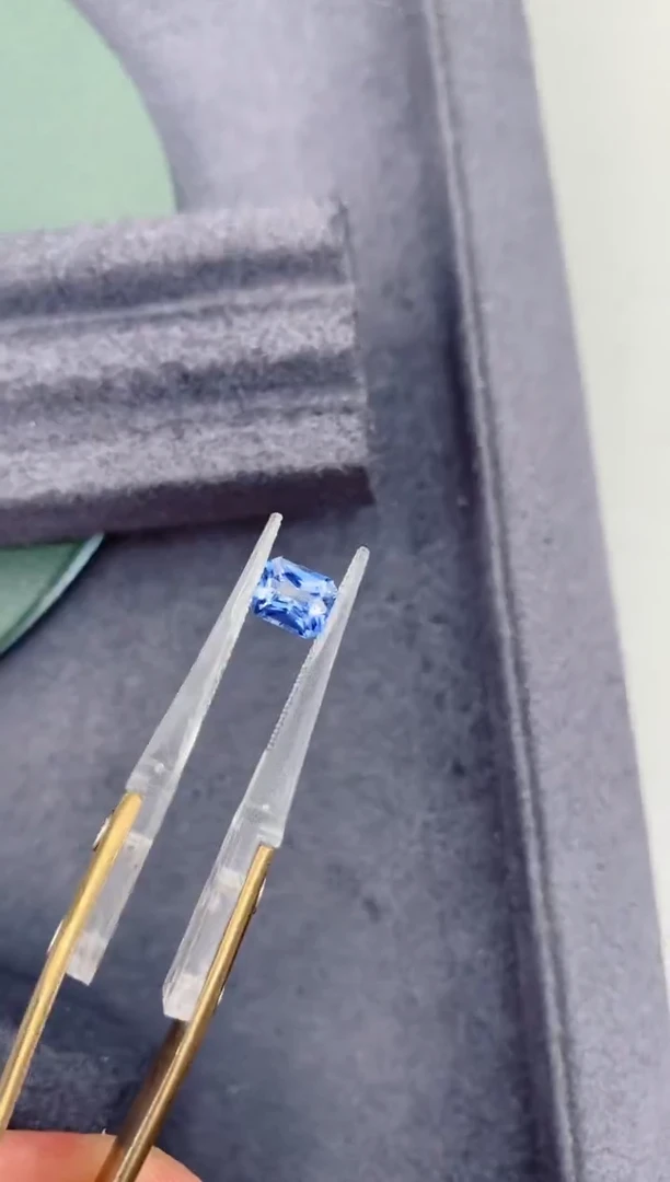 未镶嵌裸石定制蓝宝石1.1ct 无烧矢车菊蓝宝石 定制