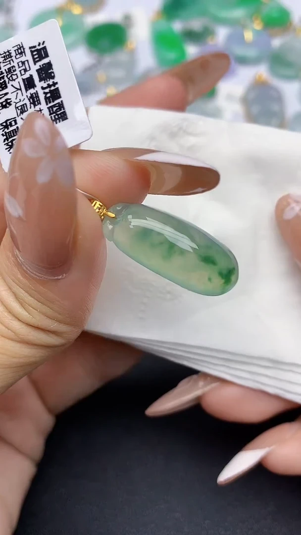 颈饰18K金镶嵌翡翠a货假一赔三支持复检百元上9元证书费自理