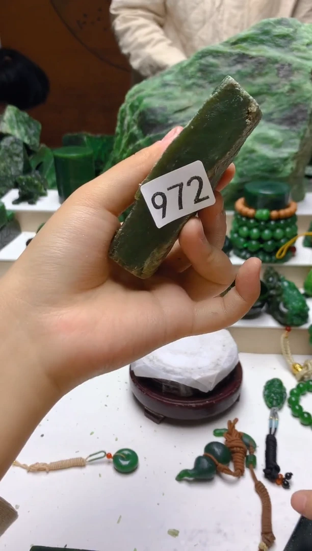 未镶嵌和田玉（碧玉）珠宝半成品1