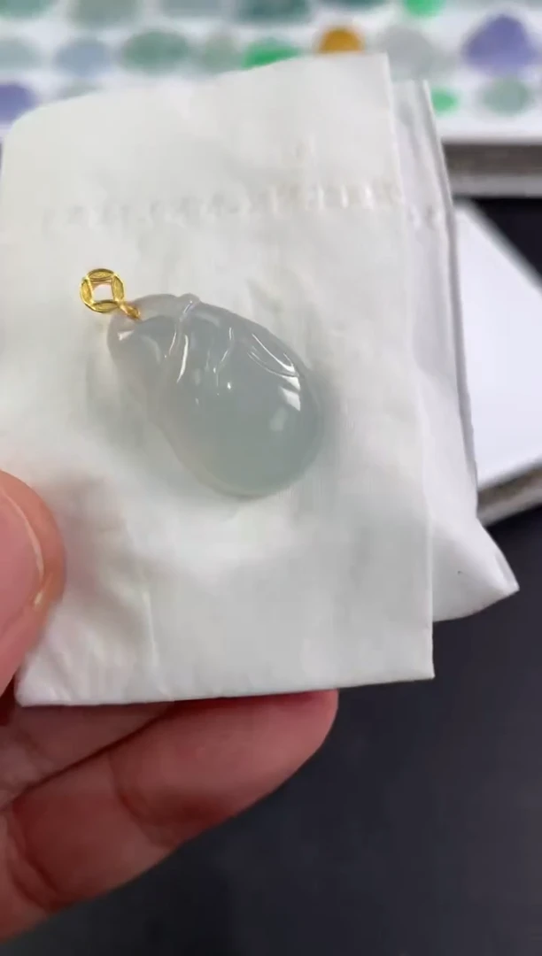 颈饰18K金镶嵌翡翠亮翡翠