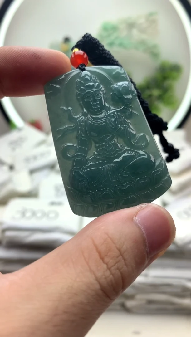 颈饰未镶嵌翡翠观音