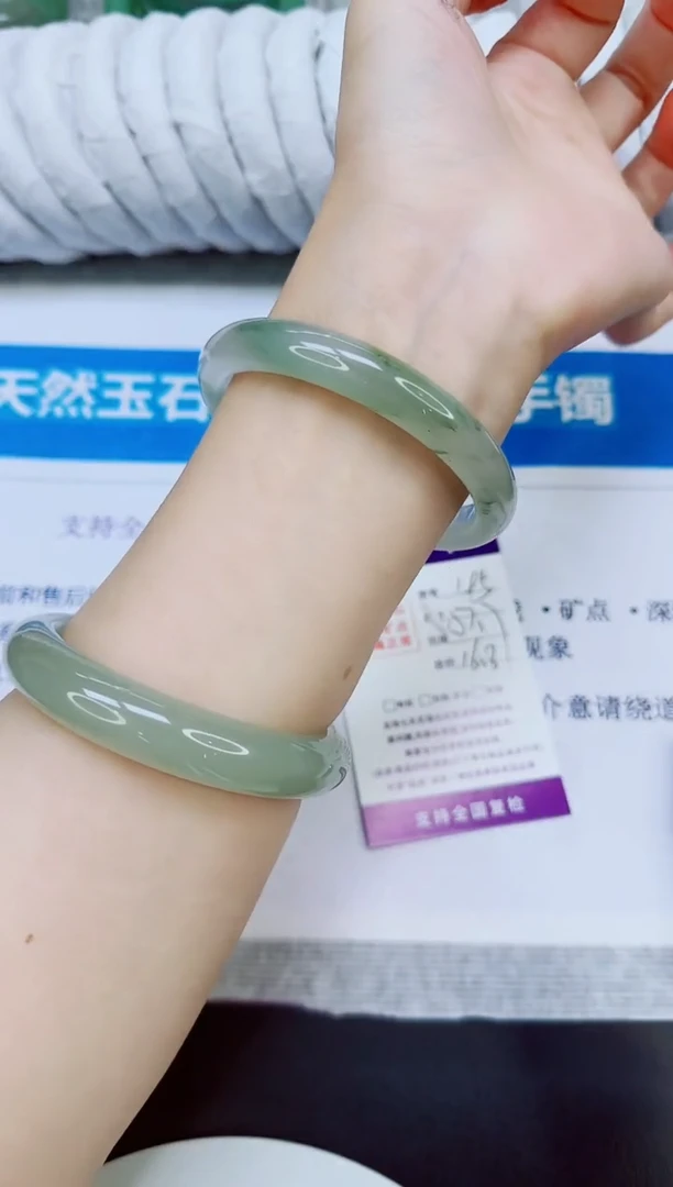 未镶嵌手镯石英质玉195/57.7