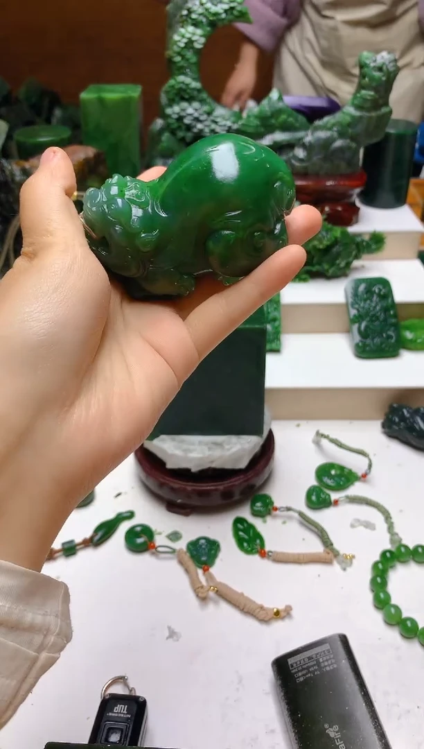 未镶嵌和田玉摆件1