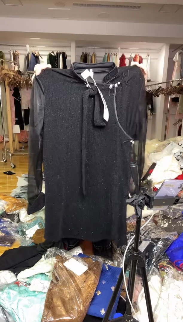 连衣裙      L码        115-135斤