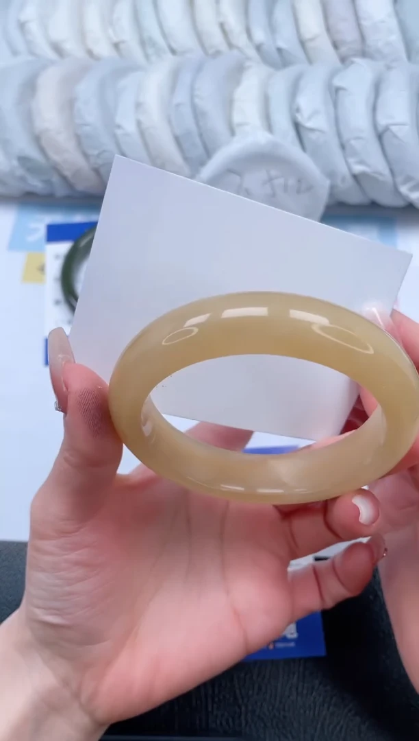 【闪购商品】石英质玉手镯未镶嵌T179-61