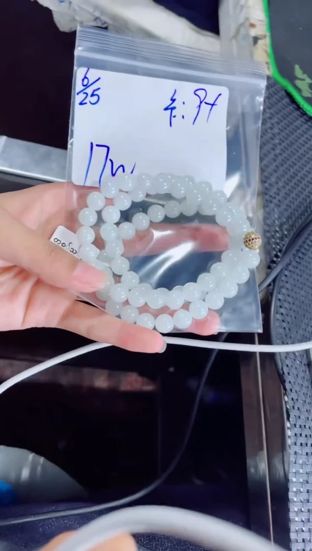 定制翡翠未镶嵌陈*虎珠串