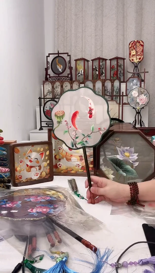 扇子苏绣作品手工团扇