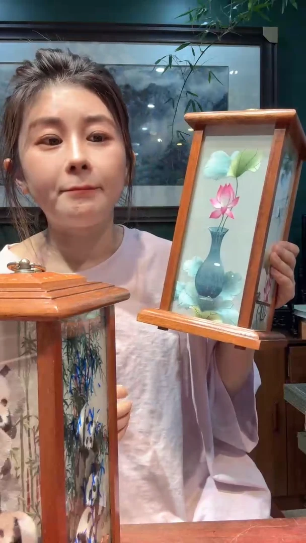 刺绣传统文化非遗手工刺绣荷花花瓶