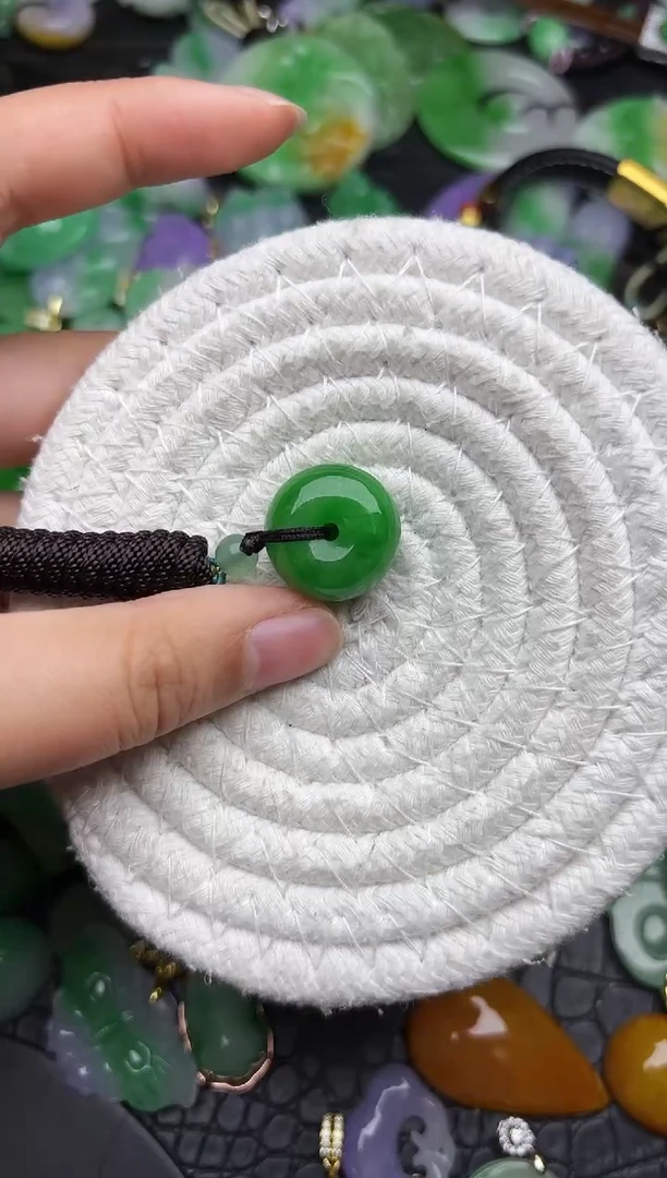 颈饰未镶嵌翡翠缅甸翡翠吊坠