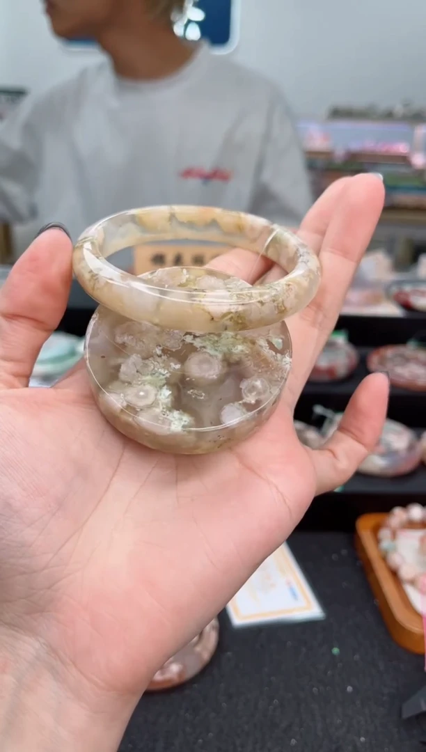 石英质玉手镯未镶嵌59圈口（赠品镯心）6886143