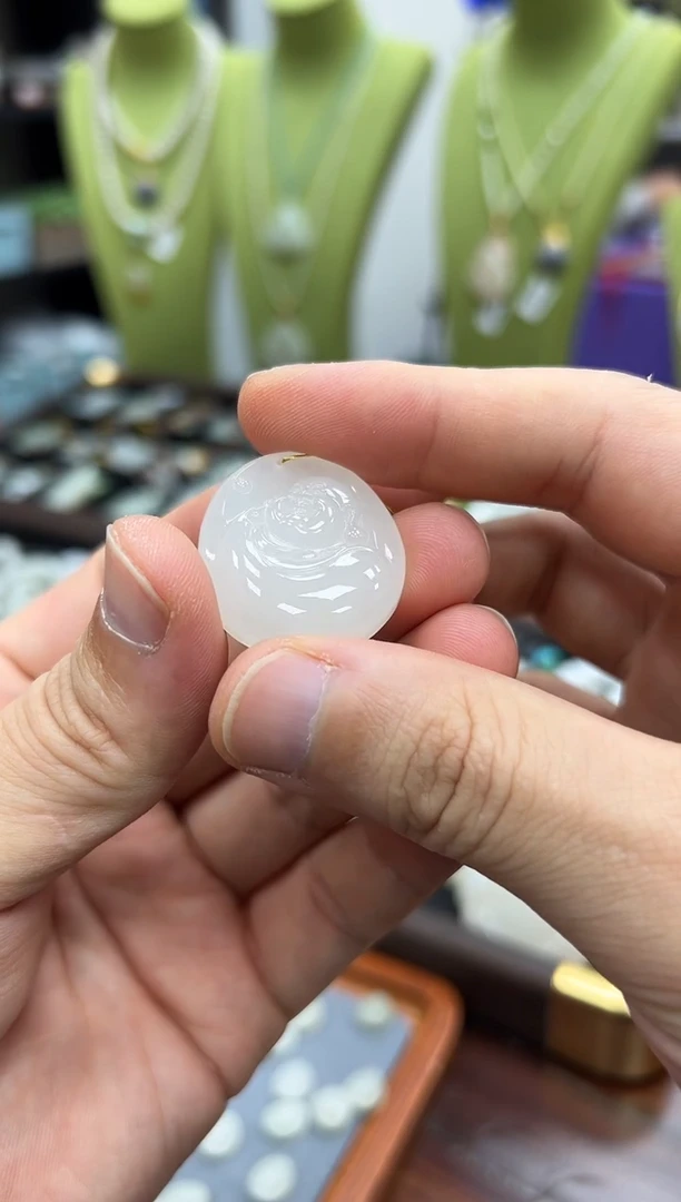 颈饰未镶嵌和田玉佛公