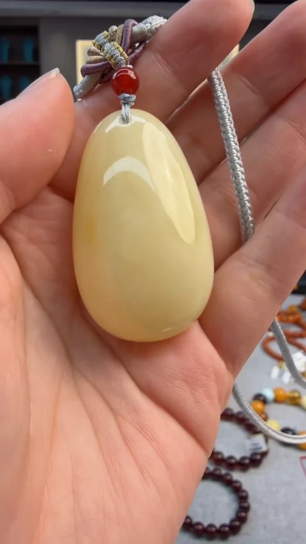 琥珀颈饰未镶嵌91秒拍号 假一罚三