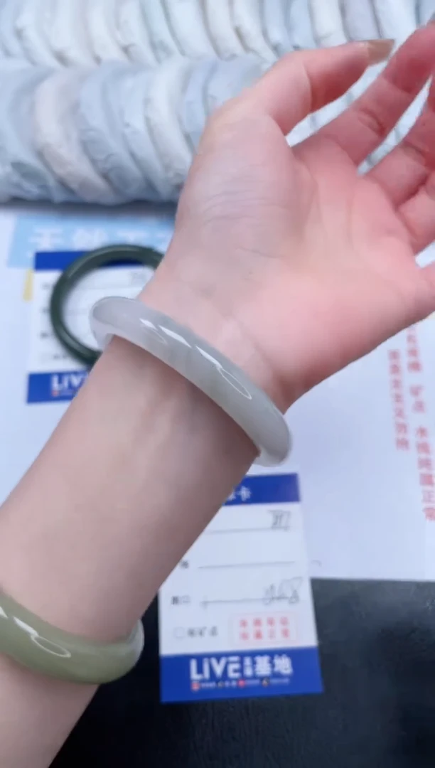 【闪购商品】石英质玉手镯未镶嵌T297-54.8