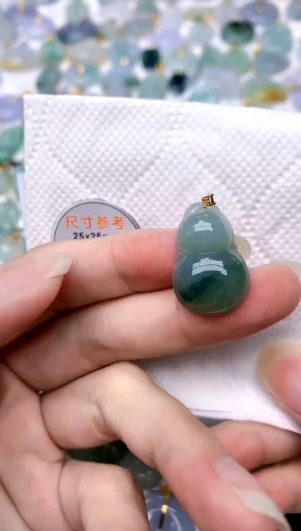 颈饰18K金镶嵌翡翠天然A货翡翠