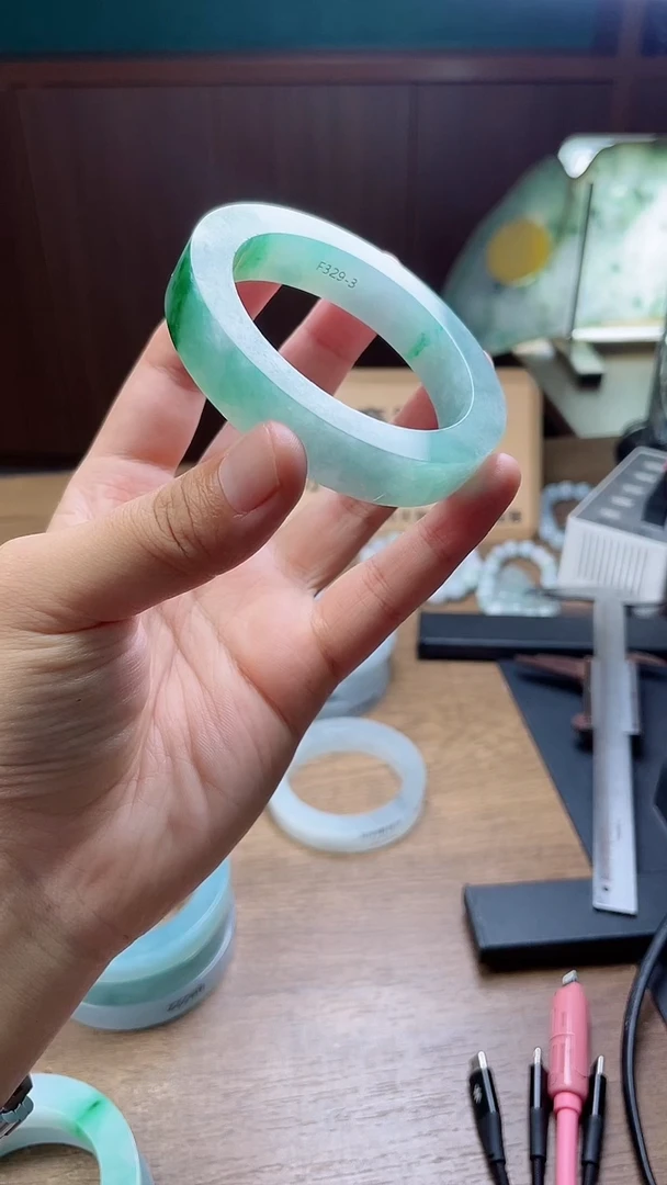 定制翡翠手镯未镶嵌定制