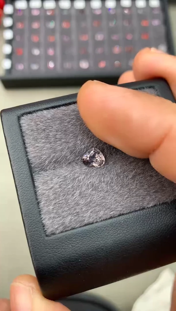 【闪购商品】定制尖晶石裸石未镶嵌1.25ct 枕型 金属色调