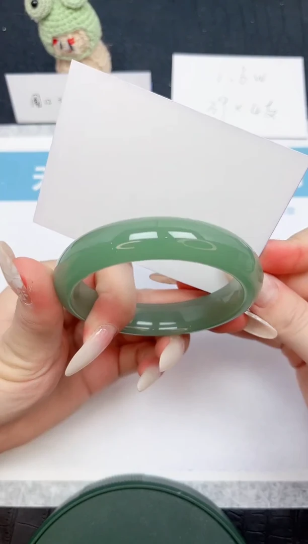 【闪购商品】石英质玉手镯未镶嵌82-58.4