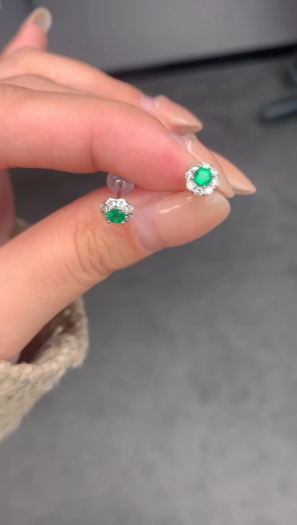 【闪购商品】祖母绿耳饰18K金镶嵌0.28ct祖母绿