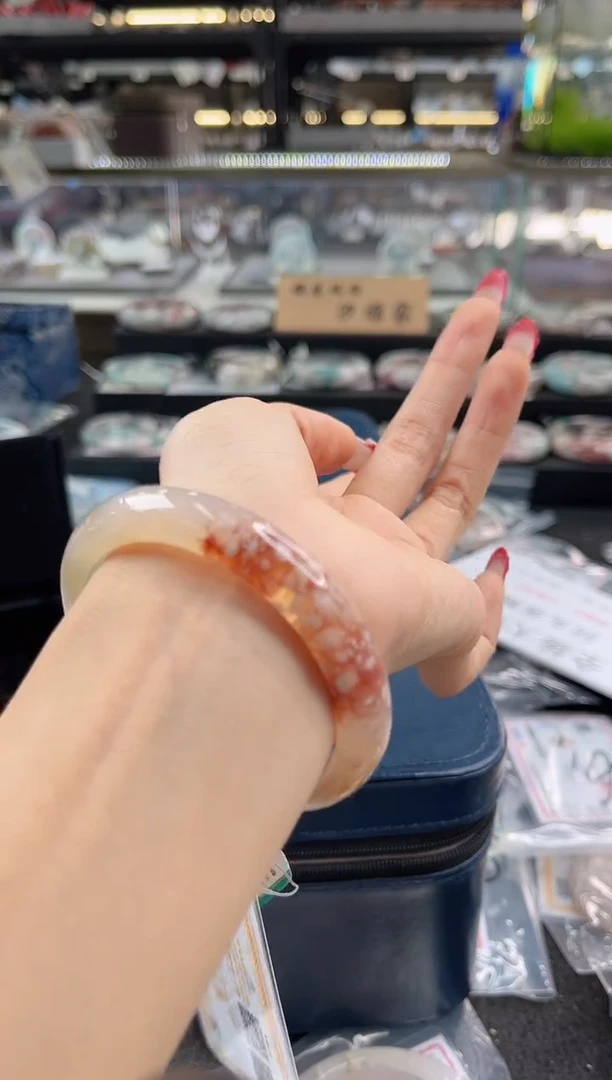 未镶嵌手镯石英质玉六*六圈口（赠品镯心）